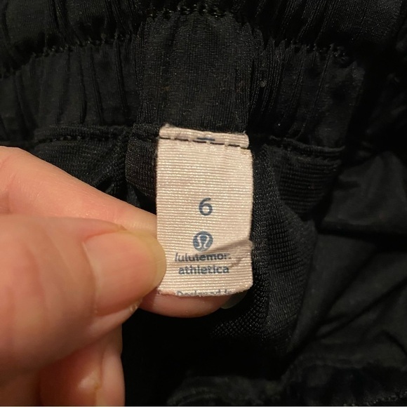 LULULEMON Women Purple Black Pattern Athletic Shorts Size 6 - Picture 6 of 7